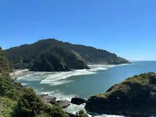 The Oregon Coast as captured from Heceta Head Lighthouse. Note: image is hyper-compressed with javascript disabled.